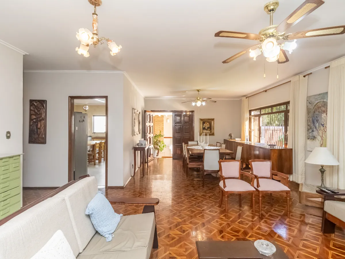 Casa para venda e locação em Alto de Pinheiros com 3 quartos, sendo 3 suítes, 245m²