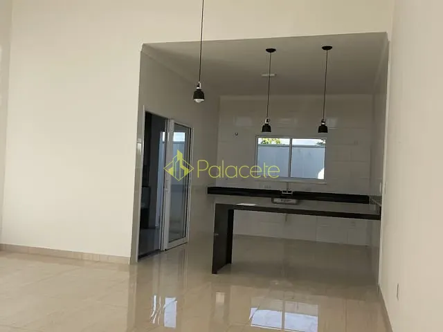 Casa com 258m² 3 quartos e 3 banheiros, à venda, no bairro Campo Alegre em Pindamonhangaba