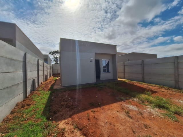 Casa para locação com 2 quartos no Jardim Royal, Neves.