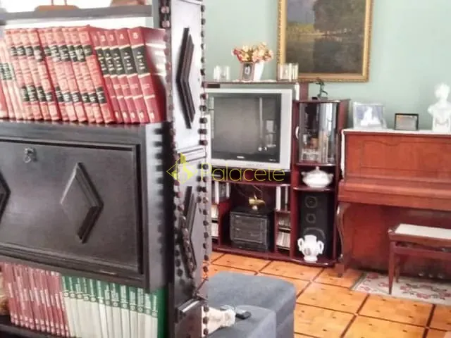 Casa com 486m² 5 quartos e 2 banheiros, à venda, no bairro Centro em Tremembé