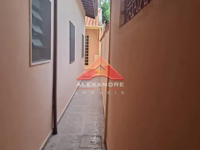 Casa com 48m² 2 quartos e 1 banheiro, para alugar, no bairro Jardim Ismênia em São José dos Campos