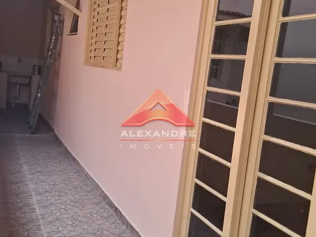 Casa com 48m² 2 quartos e 1 banheiro, para alugar, no bairro Jardim Ismênia em São José dos Campos
