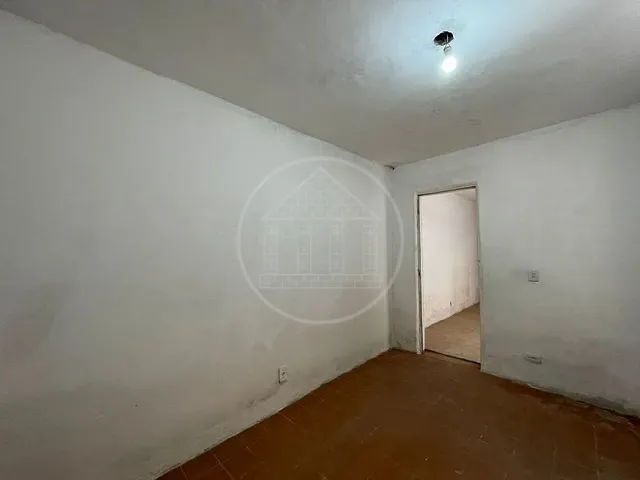 Casa com 250m² 2 quartos e 2 banheiros, à venda, no bairro Jardim Maria Amália em São Paulo