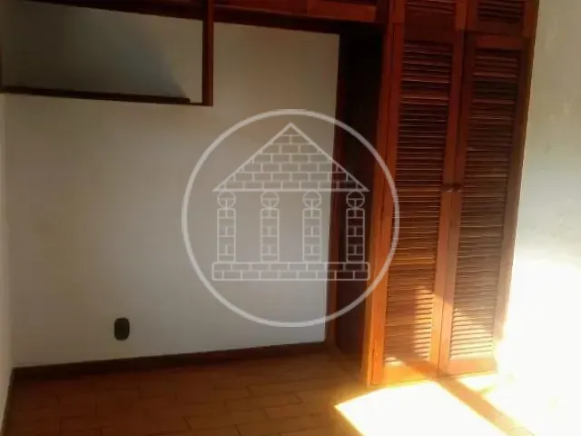 Casa com 310m² 3 quartos e 3 banheiros, à venda ou para alugar, no bairro Jardim Regis em São Paulo