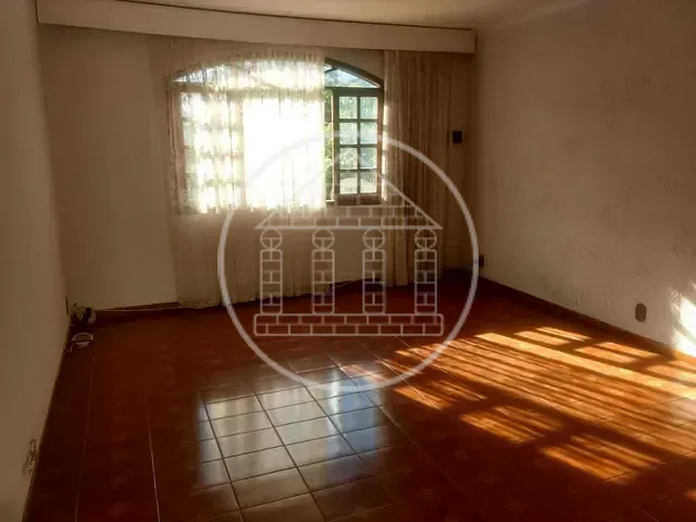 Casa com 310m² 3 quartos e 3 banheiros, à venda ou para alugar, no bairro Jardim Regis em São Paulo