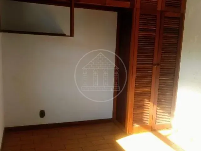 Casa com 310m² 3 quartos e 3 banheiros, à venda ou para alugar, no bairro Jardim Regis em São Paulo