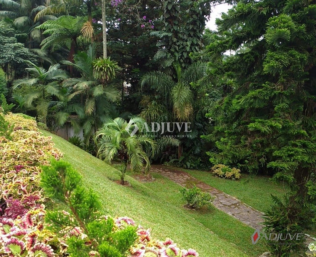Casa à venda com 5 quartos, 321m² - Foto 7