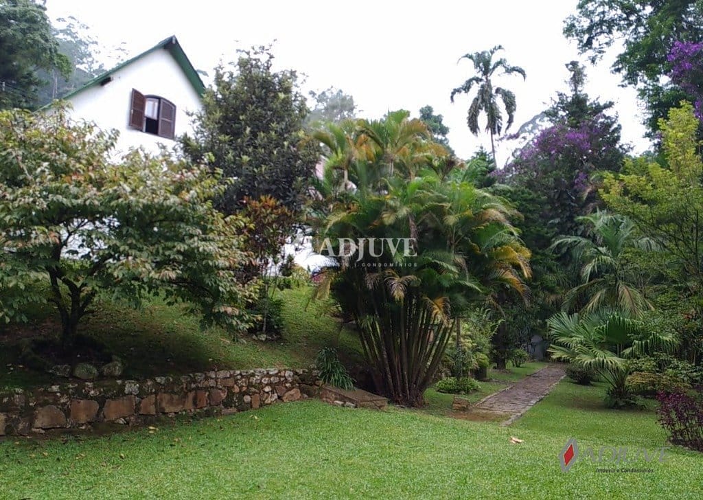 Casa à venda com 5 quartos, 321m² - Foto 3