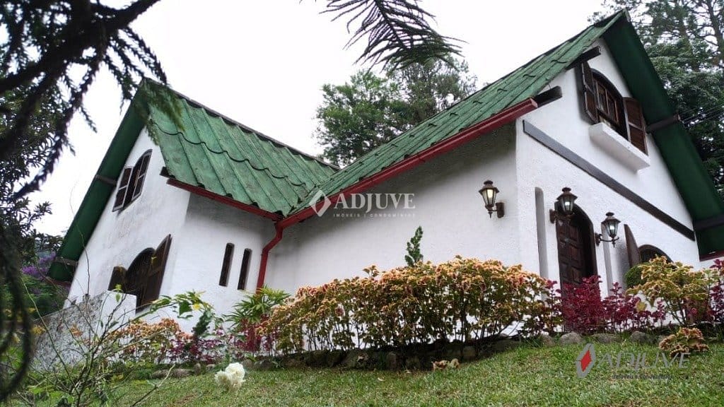 Casa à venda com 5 quartos, 321m² - Foto 1