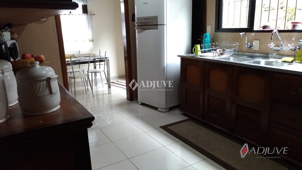 Casa à venda com 5 quartos, 321m² - Foto 29