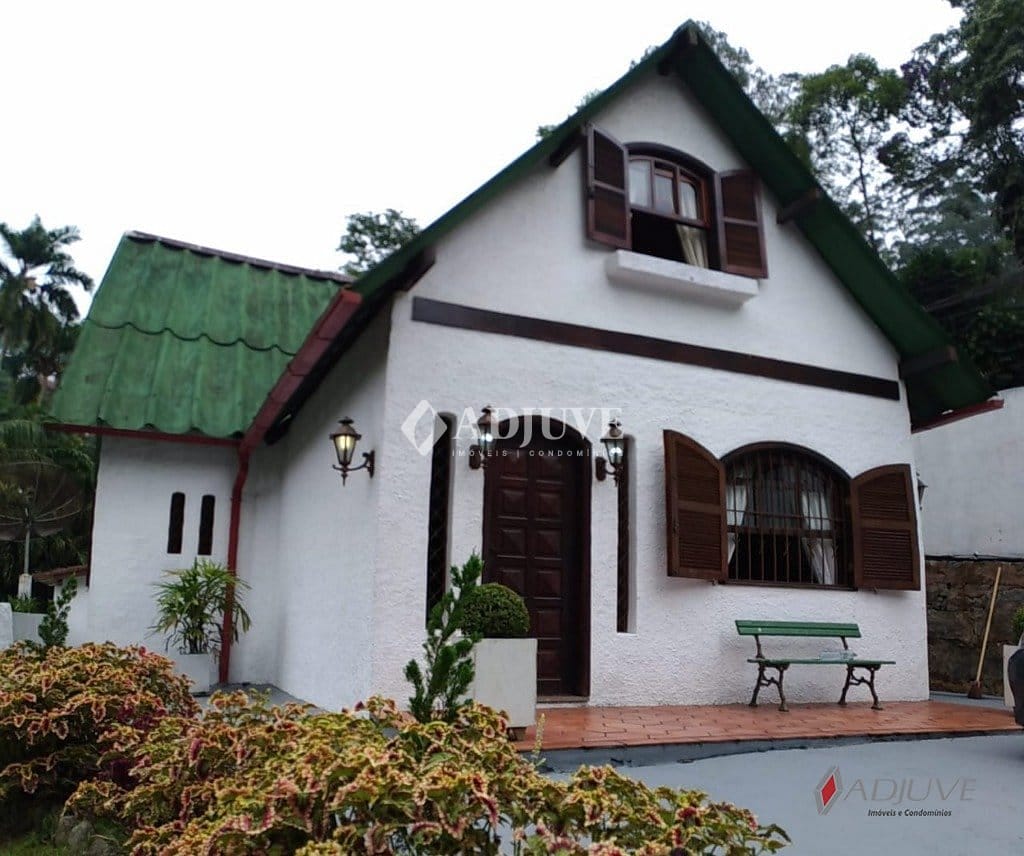 Casa à venda com 5 quartos, 321m² - Foto 2