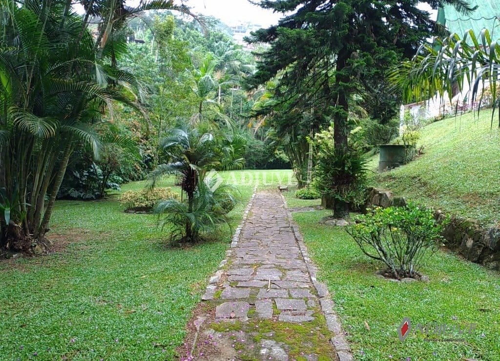 Casa à venda com 5 quartos, 321m² - Foto 9