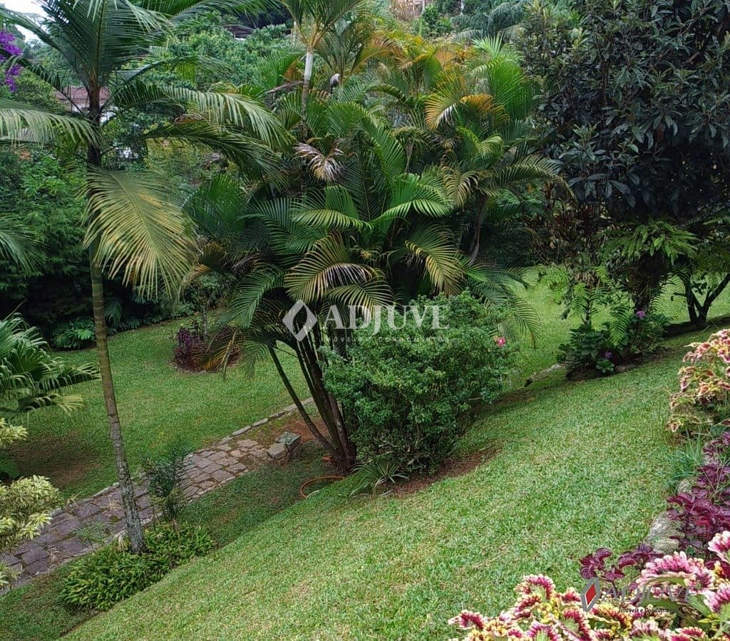 Casa à venda com 5 quartos, 321m² - Foto 6