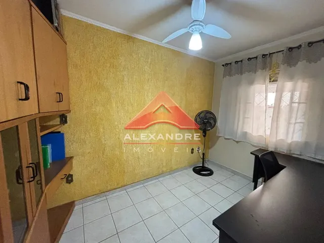 Casa com 138m² 4 quartos e 1 banheiro, à venda, no bairro Jardim Ismênia em São José Dos Campos