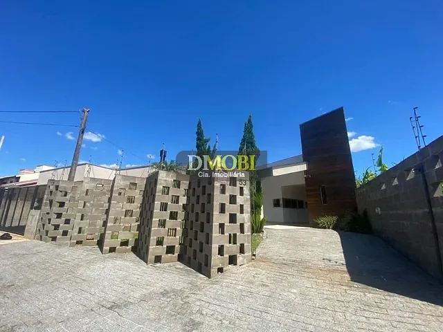 Casa com 308m² 2 quartos e 2 banheiros, à venda, no bairro Moradas do Sobrado em Gravataí