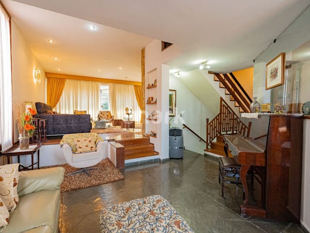 Casa com 555m² 4 quartos e 4 banheiros, à venda, no bairro Alphaville em Santana de Parnaíba