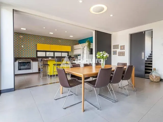 Casa com 495m² 4 quartos e 6 banheiros, à venda, no bairro Estrela em Ponta Grossa