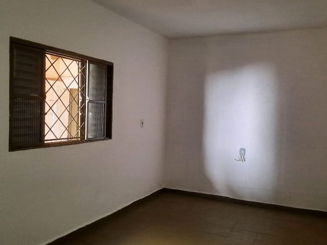 Foto do Casa - Casa com 1 dormitório para alugar, 145 m² por R$ 600,00/mês - Núcleo Habitacional Silvério Cartafina - Uberaba/MG | ZUCATO IMOBILIARIA LTDA