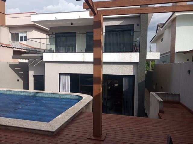 Alto padrão em condomínio fechado,4 suítes, piscina no  Jardim Carvalho.