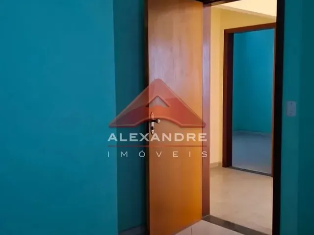 Casa com 10m² 3 quartos e 1 banheiro, para alugar, no bairro Jardim Ismênia em São José Dos Campos