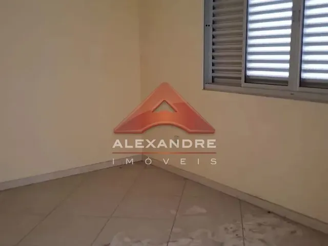 Casa com 10m² 3 quartos e 1 banheiro, para alugar, no bairro Jardim Ismênia em São José Dos Campos