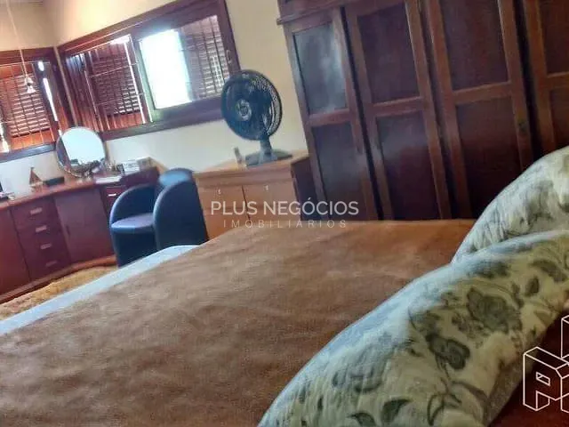 Casa com 17000m² 5 quartos e 6 banheiros, à venda, no bairro Jardim Josane em Sorocaba