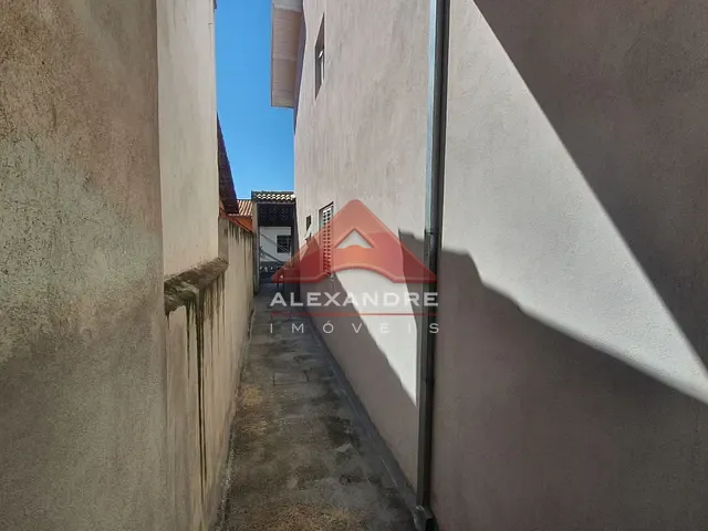 Casa com 300m² 4 quartos e 3 banheiros, à venda, no bairro Vila Industrial em São José dos Campos