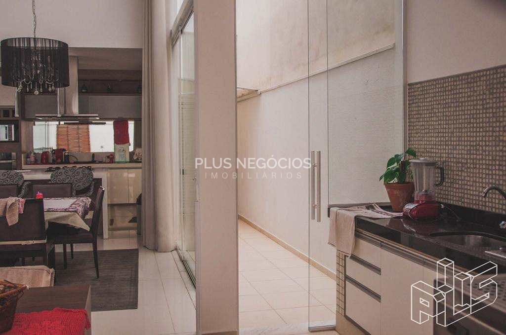 Casa à venda com 3 quartos, 265m² - Foto 11