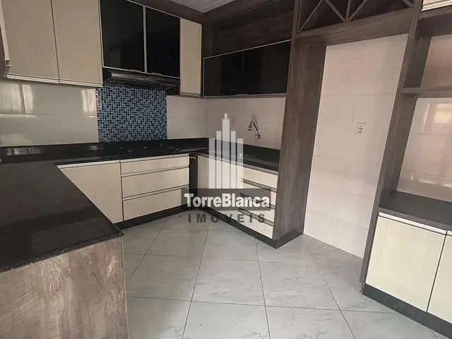 Casa com 390m² 3 quartos e 2 banheiros, à venda, no bairro Chapada em Ponta Grossa