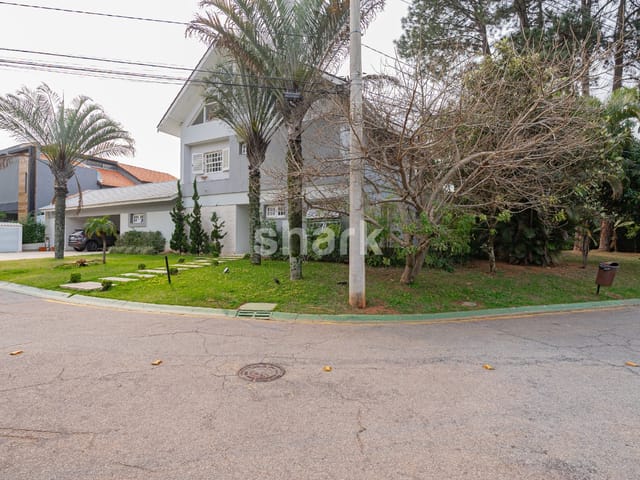 Casa com 980m² 5 quartos e 7 banheiros, à venda, no bairro Alphaville em Santana de Parnaíba