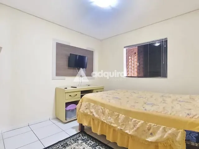 Casa com 300m² 3 quartos e 2 banheiros, à venda, no bairro Canaã - Contorno em Ponta Grossa