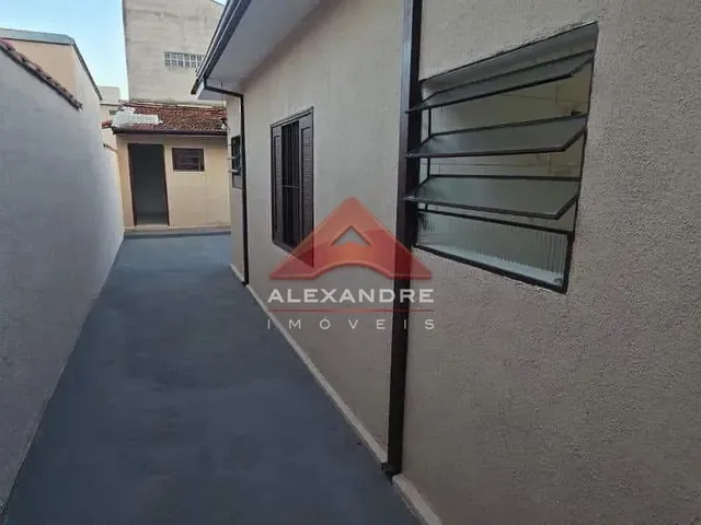 Casa com 300m² 3 quartos e 1 banheiro, para alugar, no bairro Vila Industrial em São José Dos Campos