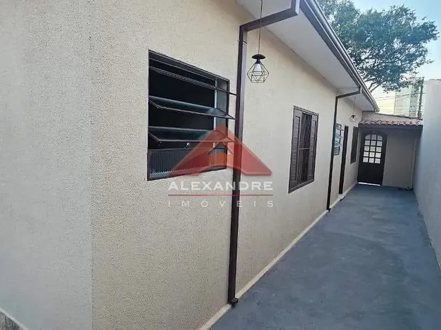 Casa com 300m² 3 quartos e 1 banheiro, para alugar, no bairro Vila Industrial em São José Dos Campos
