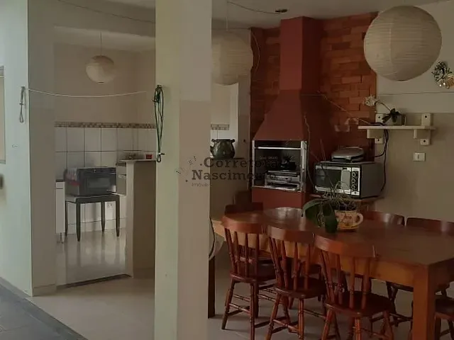 Casa com 250m² 4 quartos e 2 banheiros, à venda, no bairro Jardim São José em Jacareí