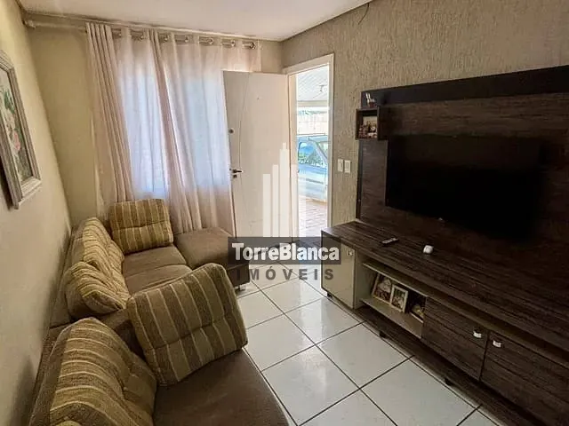 Casa com 300m² 3 quartos e 2 banheiros, à venda, no bairro Cará-cará em Ponta Grossa