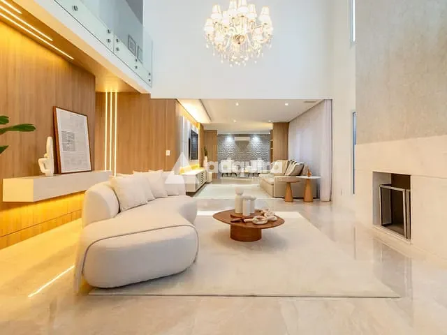 Casa com 578m² 3 quartos e 5 banheiros, à venda, no bairro Colônia Dona Luíza em Ponta Grossa