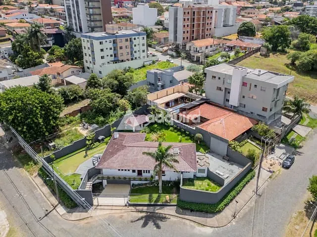 Casa com 1291m², à venda, no bairro Jardim Carvalho em Ponta Grossa