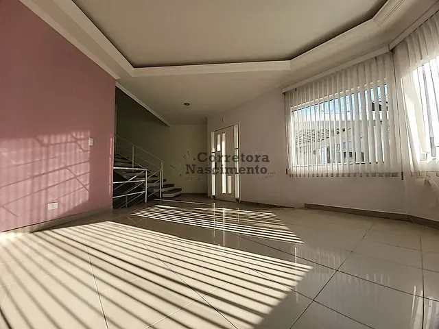 Casa com 360m² 3 quartos e 4 banheiros, à venda ou para alugar, no bairro Vila Zezé em Jacareí
