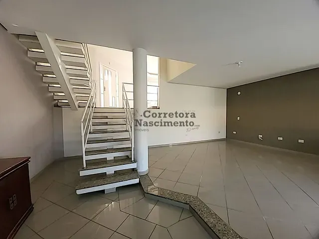 Casa com 360m² 3 quartos e 4 banheiros, à venda ou para alugar, no bairro Vila Zezé em Jacareí
