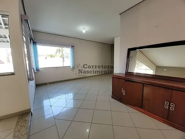 Casa com 360m² 3 quartos e 4 banheiros, à venda ou para alugar, no bairro Vila Zezé em Jacareí