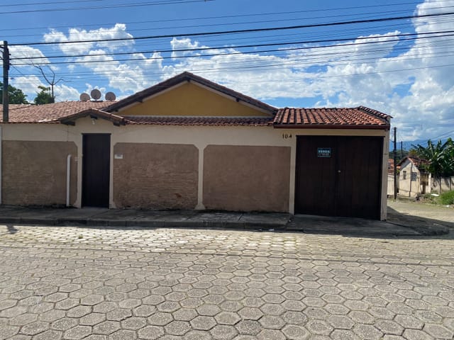 Casa com 405m² 5 quartos e 4 banheiros, à venda, no bairro Santo Antônio em Lorena
