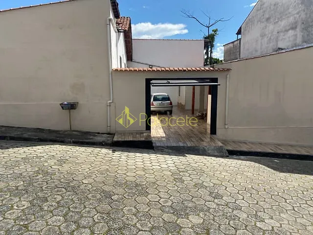 Casa com 405m² 5 quartos e 4 banheiros, à venda, no bairro Santo Antônio em Lorena