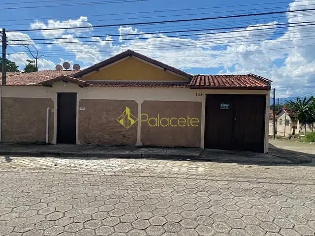 Casa com 405m² 5 quartos e 4 banheiros, à venda, no bairro Santo Antônio em Lorena