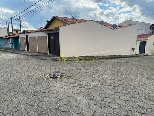 Casa com 405m² 5 quartos e 4 banheiros, à venda, no bairro Santo Antônio em Lorena