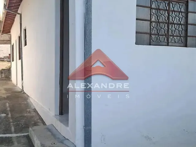 Casa com 10m² 1 quarto e 1 banheiro, para alugar, no bairro Vila Sanches em São José Dos Campos