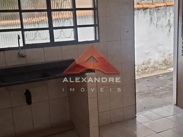 Casa com 10m² 1 quarto e 1 banheiro, para alugar, no bairro Vila Sanches em São José Dos Campos
