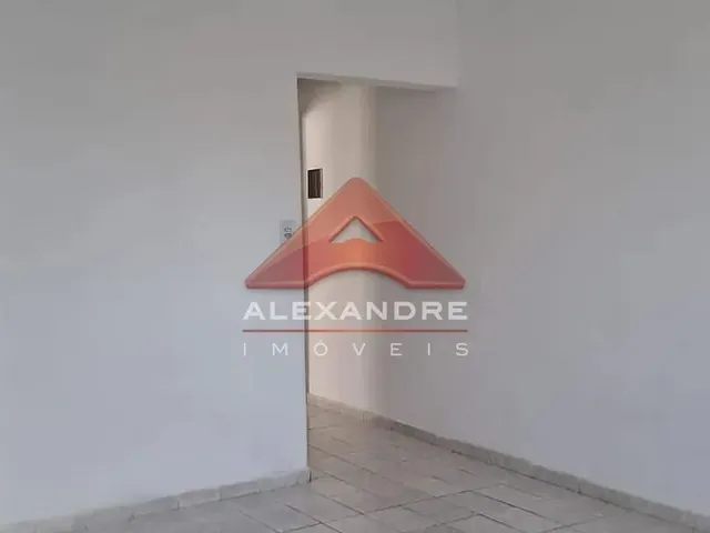 Casa com 10m² 1 quarto e 1 banheiro, para alugar, no bairro Vila Sanches em São José Dos Campos