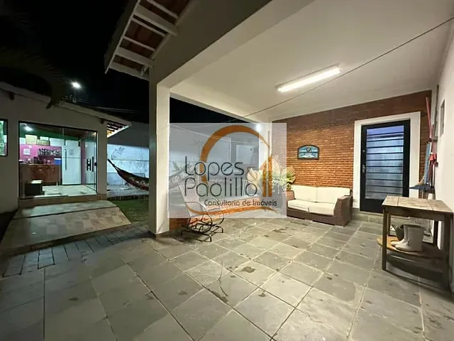 Casa com 600m² 3 quartos e 2 banheiros, à venda ou para alugar, no bairro Chácaras Maringá em Atibaia