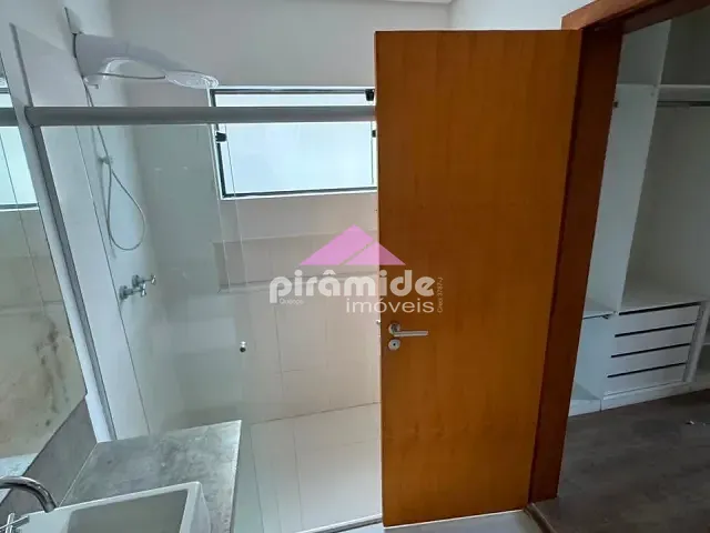 Casa com 300m² 3 quartos e 3 banheiros, para alugar, no bairro Loteamento Villa Branca em Jacareí