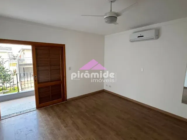 Casa com 300m² 3 quartos e 3 banheiros, para alugar, no bairro Loteamento Villa Branca em Jacareí